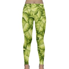 Seamless-pattern-with-green-leaves Classic Yoga Leggings