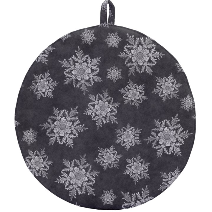 Snowflakes And Star Patterns Grey Snow Round Trivet