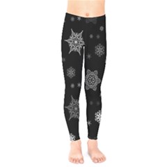 Christmas Snowflake Seamless Pattern With Tiled Falling Snow Kids  Leggings by Uceng