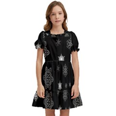 Christmas Snowflake Seamless Pattern With Tiled Falling Snow Kids  Puff Sleeved Dress by Uceng