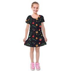 Christmas Pattern Texture Colorful Wallpaper Kids  Short Sleeve Velvet Dress by Uceng