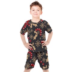 Christmas Pattern With Snowflakes Berries Kids  Tee And Shorts Set by Uceng