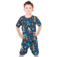 Colorful Funny Christmas Pattern Kids  Tee And Shorts Set by Uceng