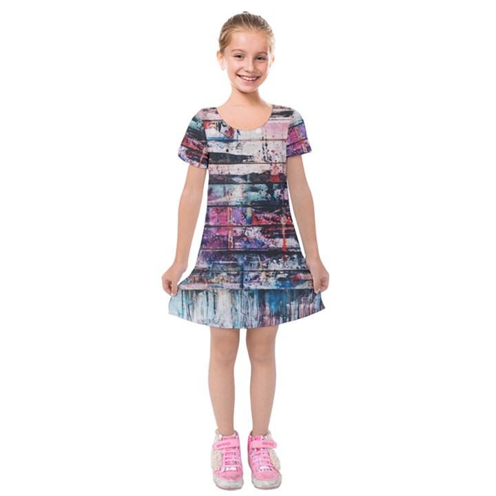 Splattered Paint On Wall Kids  Short Sleeve Velvet Dress