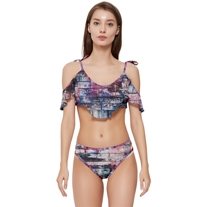 Splattered Paint On Wall Ruffle Edge Tie Up Bikini Set	