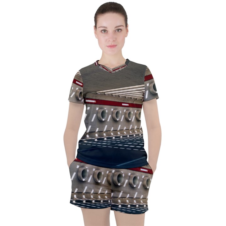 Patterned tunnels on the concrete wall Women s Tee and Shorts Set