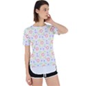 Pattern T- Shirt Corazones Coloridos T- Shirt Perpetual Short Sleeve T-Shirt View1