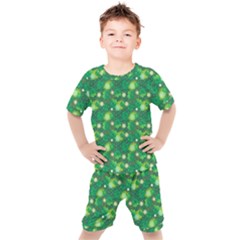 Leaf Clover Star Glitter Seamless Kids  Tee And Shorts Set by Pakemis