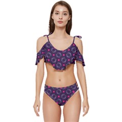 Geometric Pattern Retro Style Background Ruffle Edge Tie Up Bikini Set	