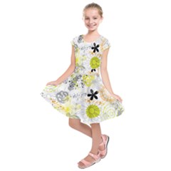 Doodle Flowers Hand Drawing Pattern Kids  Short Sleeve Dress