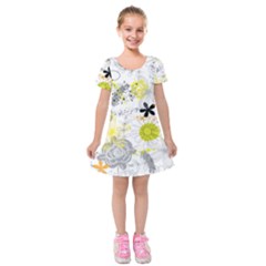 Doodle Flowers Hand Drawing Pattern Kids  Short Sleeve Velvet Dress