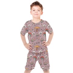 Mushrooms Autumn Fall Pattern Seamless Decorative Kids  Tee And Shorts Set by Wegoenart