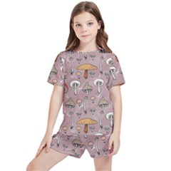 Mushrooms Autumn Fall Pattern Seamless Decorative Kids  Tee And Sports Shorts Set by Wegoenart