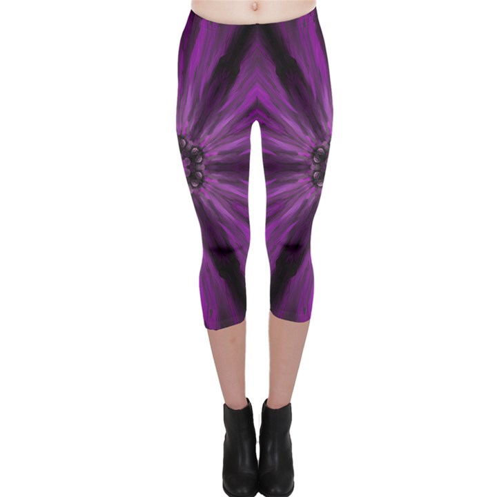 Pattern Purple Symmetry Dark Capri Leggings 