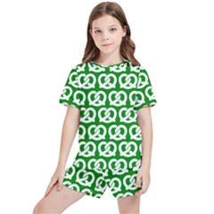 Green Pretzel Illustrations Pattern Kids  Tee And Sports Shorts Set by GardenOfOphir