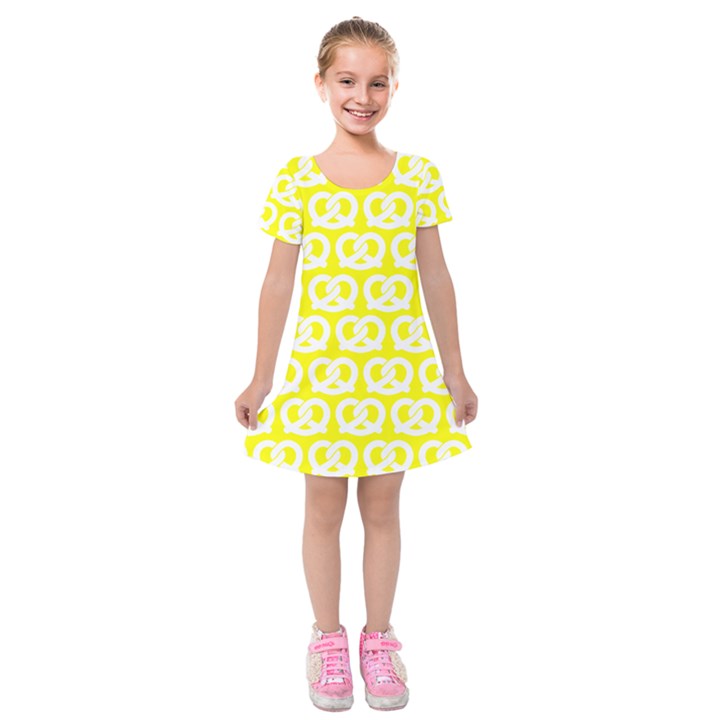 Yellow Pretzel Illustrations Pattern Kids  Short Sleeve Velvet Dress