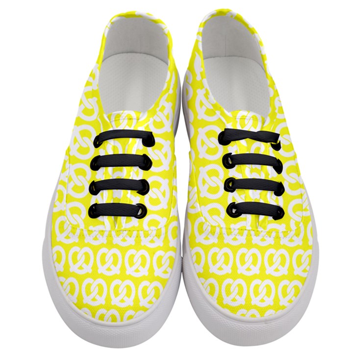 Yellow Pretzel Illustrations Pattern Women s Classic Low Top Sneakers