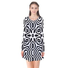 Pattern Wave Symmetry Monochrome Abstract Long Sleeve V-neck Flare Dress