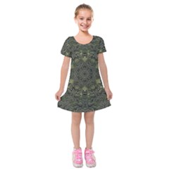 Mandala Rosette Kaleidoscope Floral Background Kids  Short Sleeve Velvet Dress