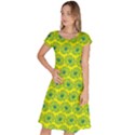 Gerbera Daisy Vector Tile Pattern Classic Short Sleeve Dress View1