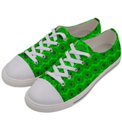 Gerbera Daisy Vector Tile Pattern Men s Low Top Canvas Sneakers by GardenOfOphir