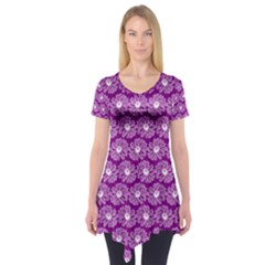 Gerbera Daisy Vector Tile Pattern Short Sleeve Tunic  by GardenOfOphir