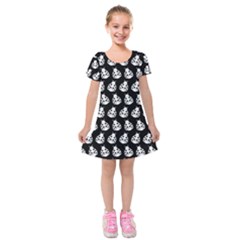 Ladybug Vector Geometric Tile Pattern Kids  Short Sleeve Velvet Dress by GardenOfOphir