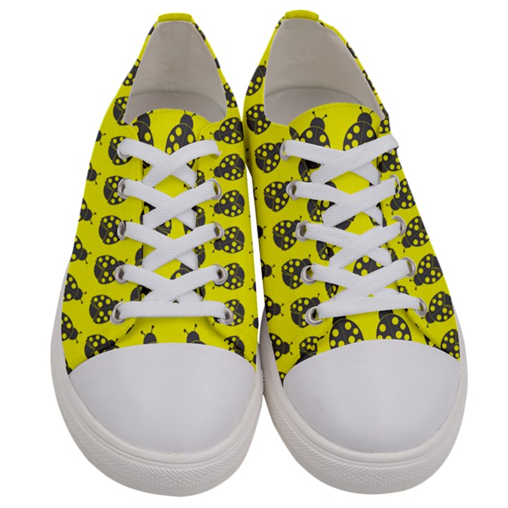 Ladybug Vector Geometric Tile Pattern Women s Low Top Canvas Sneakers