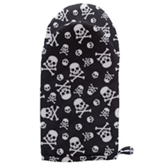 Skull-crossbones-seamless-pattern-holiday-halloween-wallpaper-wrapping-packing-backdrop Microwave Oven Glove by Ravend