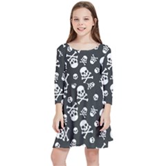 Skull-crossbones-seamless-pattern-holiday-halloween-wallpaper-wrapping-packing-backdrop Kids  Quarter Sleeve Skater Dress