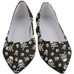 Skull-crossbones-seamless-pattern-holiday-halloween-wallpaper-wrapping-packing-backdrop Women s Block Heels  by Ravend