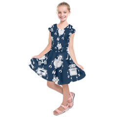 White-robot-blue-seamless-pattern Kids  Short Sleeve Dress by Salman4z