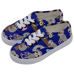 Hand-drawn-cute-sloth-pattern-background Kids  Classic Low Top Sneakers by Salman4z