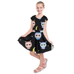 Cute-owl-doodles-with-moon-star-seamless-pattern Kids  Short Sleeve Dress by Salman4z