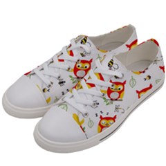 Seamless-pattern-vector-owl-cartoon-with-bugs Men s Low Top Canvas Sneakers by Salman4z