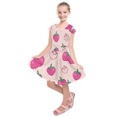 Seamless-strawberry-fruit-pattern-background Kids  Short Sleeve Dress by Salman4z