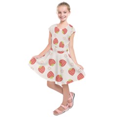 Strawberries-pattern-design Kids  Short Sleeve Dress by Salman4z