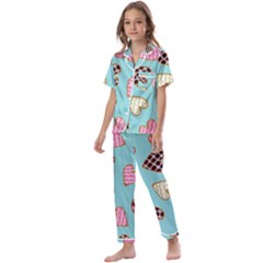 Seamless Pattern With Heart Shaped Cookies With Sugar Icing Kids  Satin Short Sleeve Pajamas Set by pakminggu