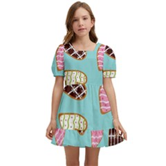 Seamless Pattern With Heart Shaped Cookies With Sugar Icing Kids  Short Sleeve Dolly Dress by pakminggu