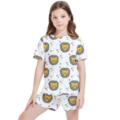 Lion Heads Pattern Design Doodle Kids  Tee And Sports Shorts Set by pakminggu