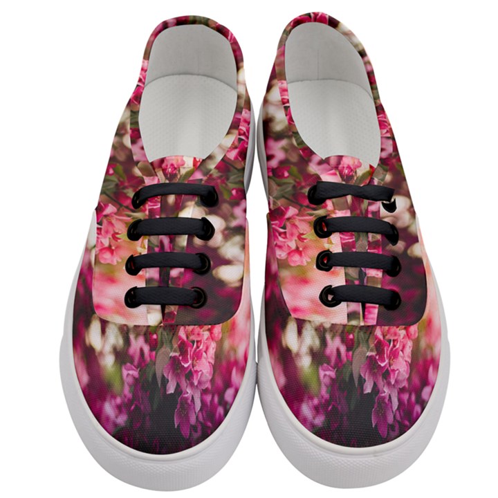 Pink Flower Women s Classic Low Top Sneakers