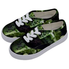 Drink Spinach Smooth Apple Ginger Kids  Classic Low Top Sneakers by Ndabl3x