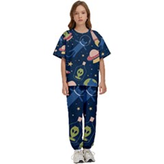 Seamless-pattern-with-funny-aliens-cat-galaxy Kids  Tee And Pants Sports Set by Wav3s