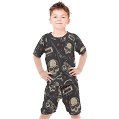 Grunge Seamless Pattern With Skulls Kids  Tee And Shorts Set by Amaryn4rt