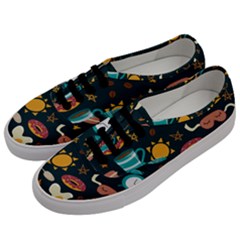 Seamless-pattern-with-breakfast-symbols-morning-coffee Men s Classic Low Top Sneakers by uniart180623