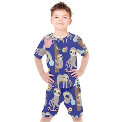 Hand-drawn-cute-sloth-pattern-background Kids  Tee And Shorts Set by Simbadda