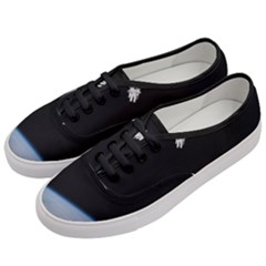 Amazing Stunning Astronaut Amazed Women s Classic Low Top Sneakers