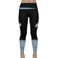 Amazing Stunning Astronaut Amazed Lightweight Velour Classic Yoga Leggings by Proyonanggan