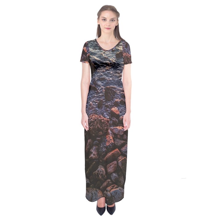 Twilight Treasures: Rocky Beachscape  Short Sleeve Maxi Dress