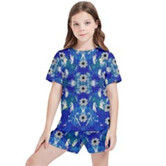 Oilpainting Blue Flowers In The Peaceful Night Kids  Tee And Sports Shorts Set by pepitasart